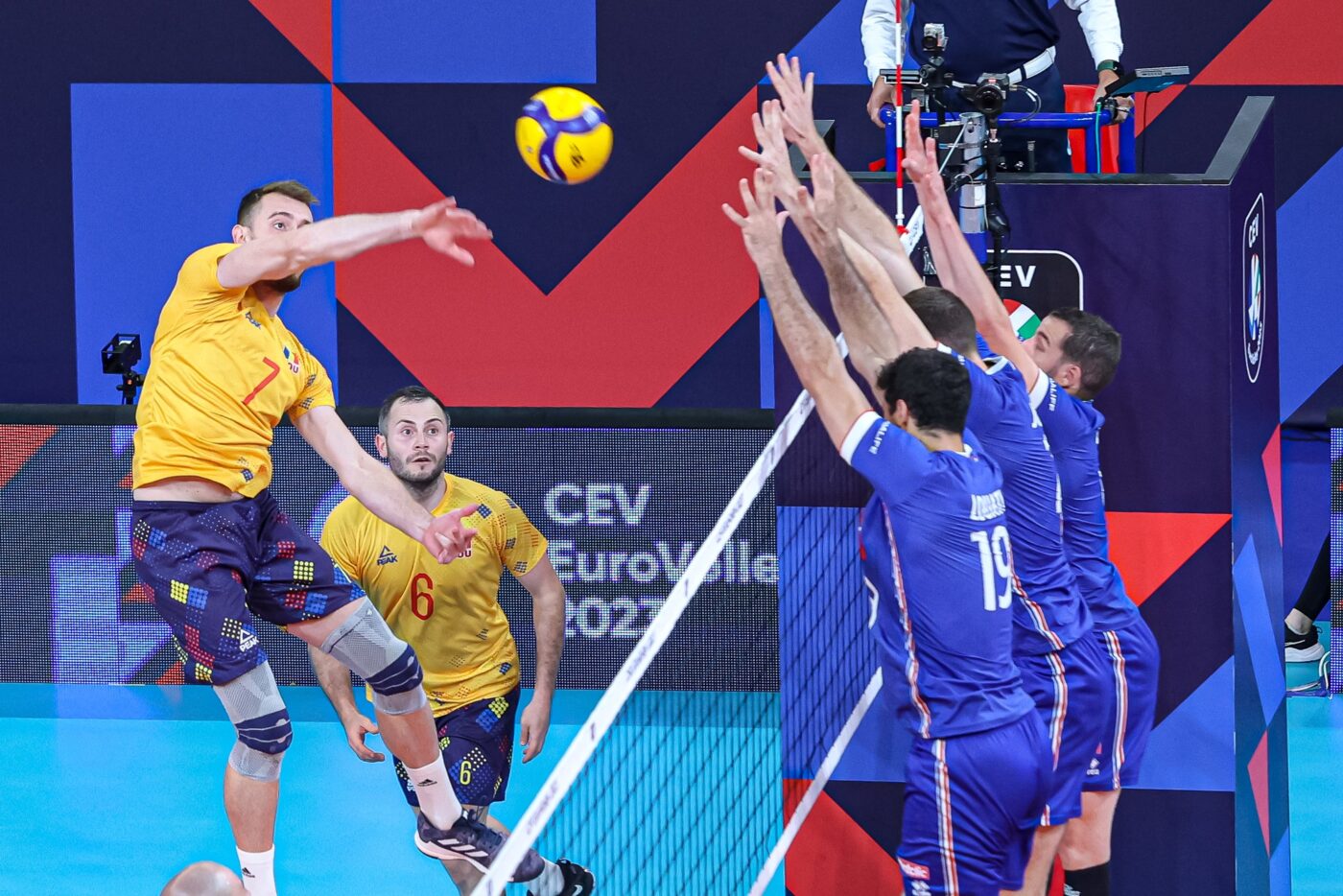 România – Croația, azi în optimile Euro 2023 la volei masculin! Tricolorii încearcă să doboare azi, la Varna în Bulgaria, un record vechi de 40 de ani!