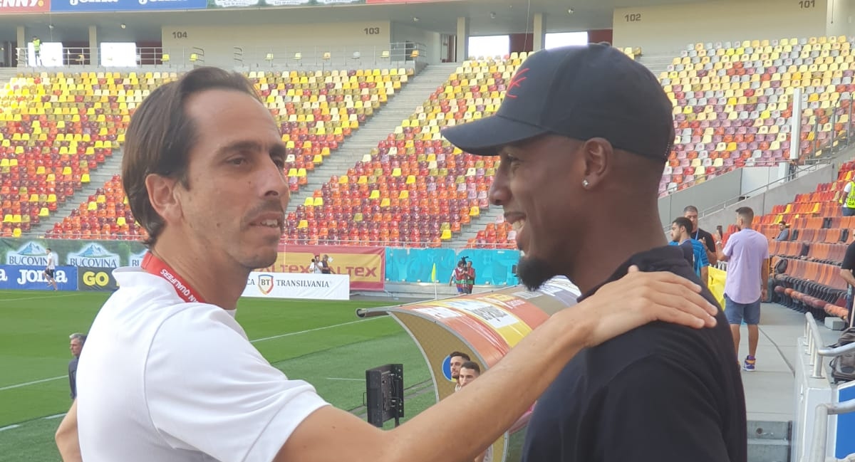 Vizită surpriză la antrenamentul oficial al Israelului: Yossi Benayoun l-a primit cu brațele deschise pe mijlocașul din Liga 2 | VIDEO EXCLUSIV