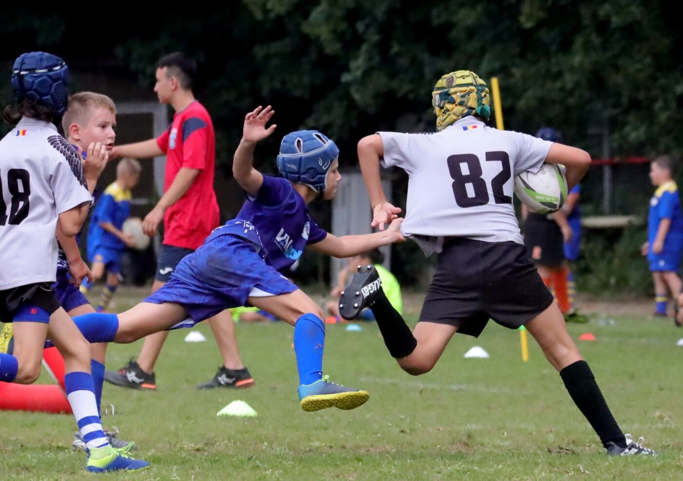 Alt incident frapant în curtea lui Dinamo: doi rugbyști de 14 ani de la Șoimii București s-au tăiat la mâini după ce s-au hârjonit cu un cuțit la finalul unui antrenament! ”Erau cu părinții, au făcut o glumă proastă” | EXCLUSIV