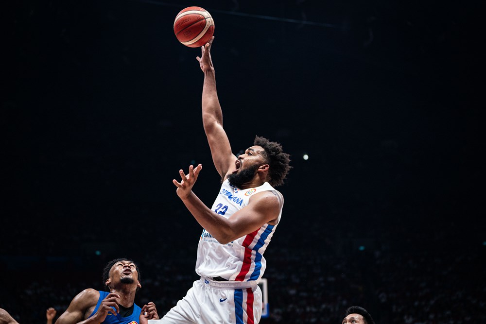Povestea dureroasă a sportivului care duce în spate o țară: Karl-Anthony Towns, vedeta NBA dominicană a Mondialului de baschet, și-a pierdut mama și alte 6 rude în pandemia Covid | CORESPONDENȚĂ DIN MANILA