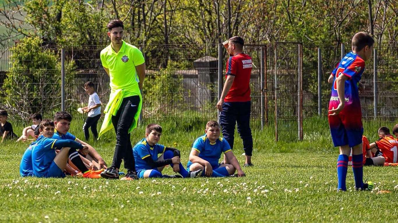 Întâlnirea pentru ”stabilirea blatului” din Liga 3, filmată! ”Ne-am văzut la restaurantul de lângă stadion intenționat, știam că e cameră de filmat”. Noi informații din ”cazul Sporting Roșiori”: ”A spus că nu se bagă pentru doar 1.500 de euro”