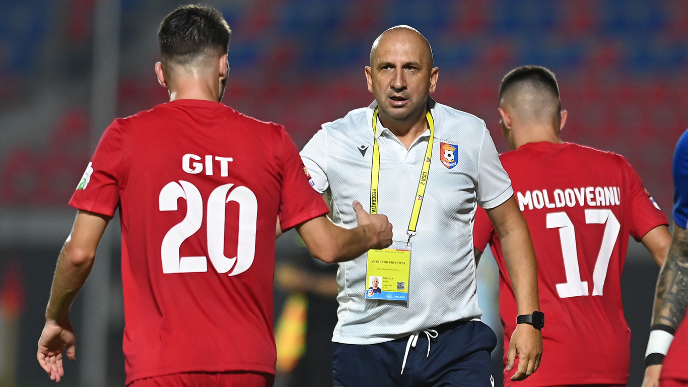 Vasile Miriuță, remiză cu Chindia pe terenul unde a debutat ca antrenor la seniori, la aniversarea a 55 de ani. ”Prima repriză a fost foarte slabă, nu vreau să vă zic ce le-am spus la pauză. Dar în repriza a doua am fost peste ei”