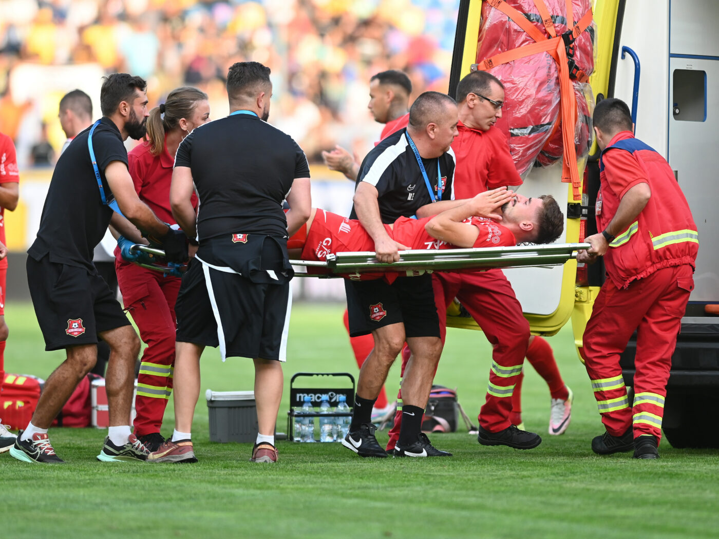 Reacție oficială din partea clubului Hermannstadt, după ce Dragoș Iancu a fost operat: „Va mai juca fotbal! Am primit mesaje de la cluburi care voiau să plătească pentru el”