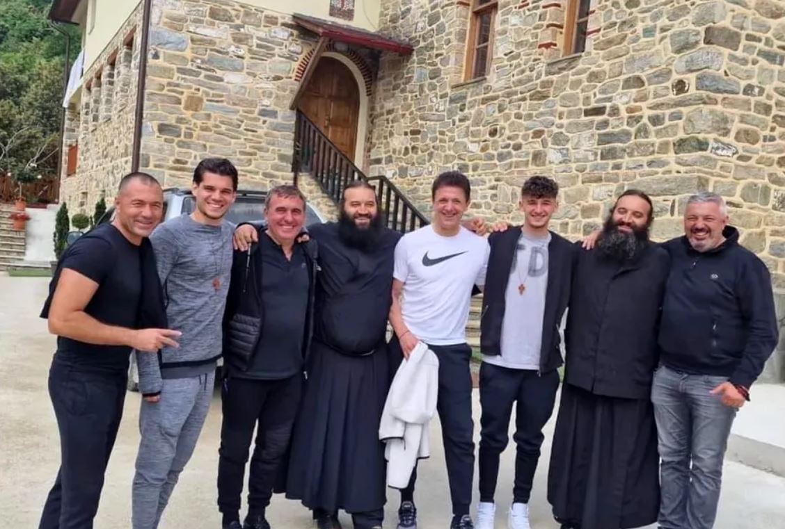 Adrian Ilie, dezvăluiri uluitoare despre relația cu Dumnezeu! „Mă rog acasă la 5 și jumătate dimineața, trei sute de zile pe an”. Cum i s-a arătat Isus Hristos în altar atacantului din Generația de Aur