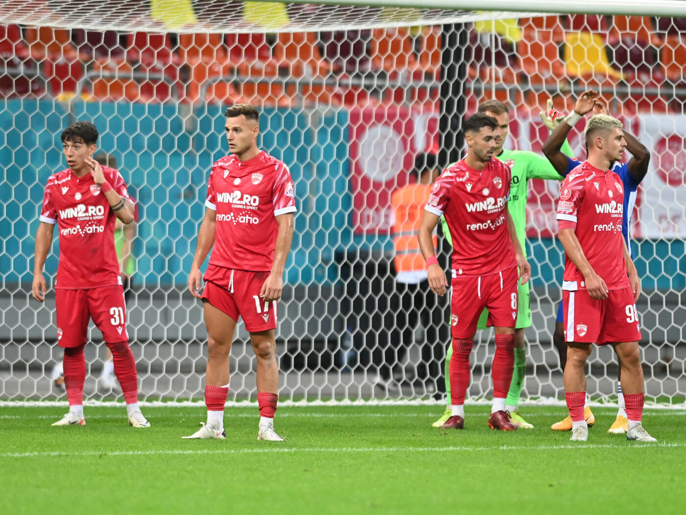 Dinamo, de la extaz la agonie în doar trei minute la Sibiu! Hermannstadt a ripostat imediat după ce „câinii” au avut un gol anulat la prima fază | VIDEO