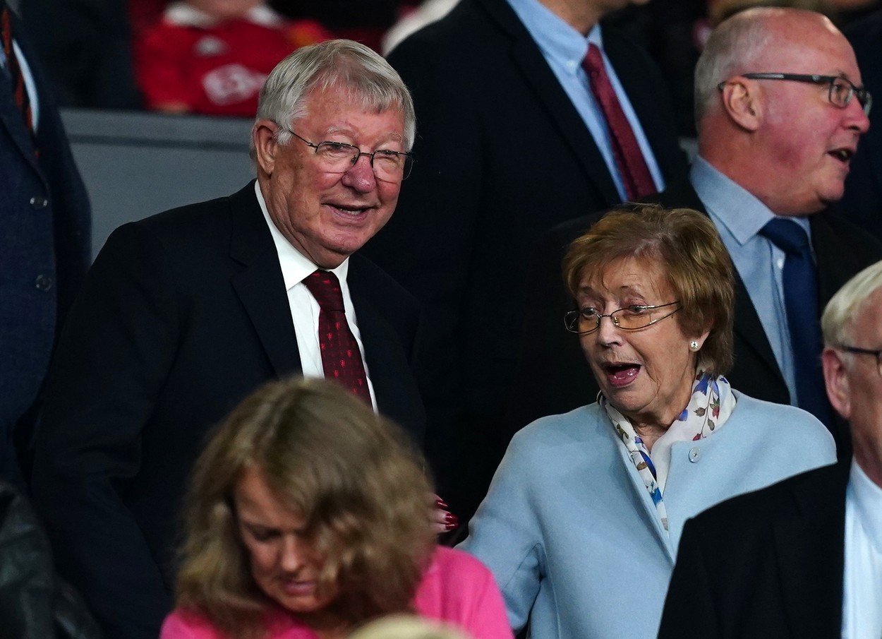 Anunțul care întristează întreaga lume a fotbalului! Sir Alex Ferguson, antrenorul legendar al lui Manchester United, trece prin momente extrem de dificile după moarta soției sale