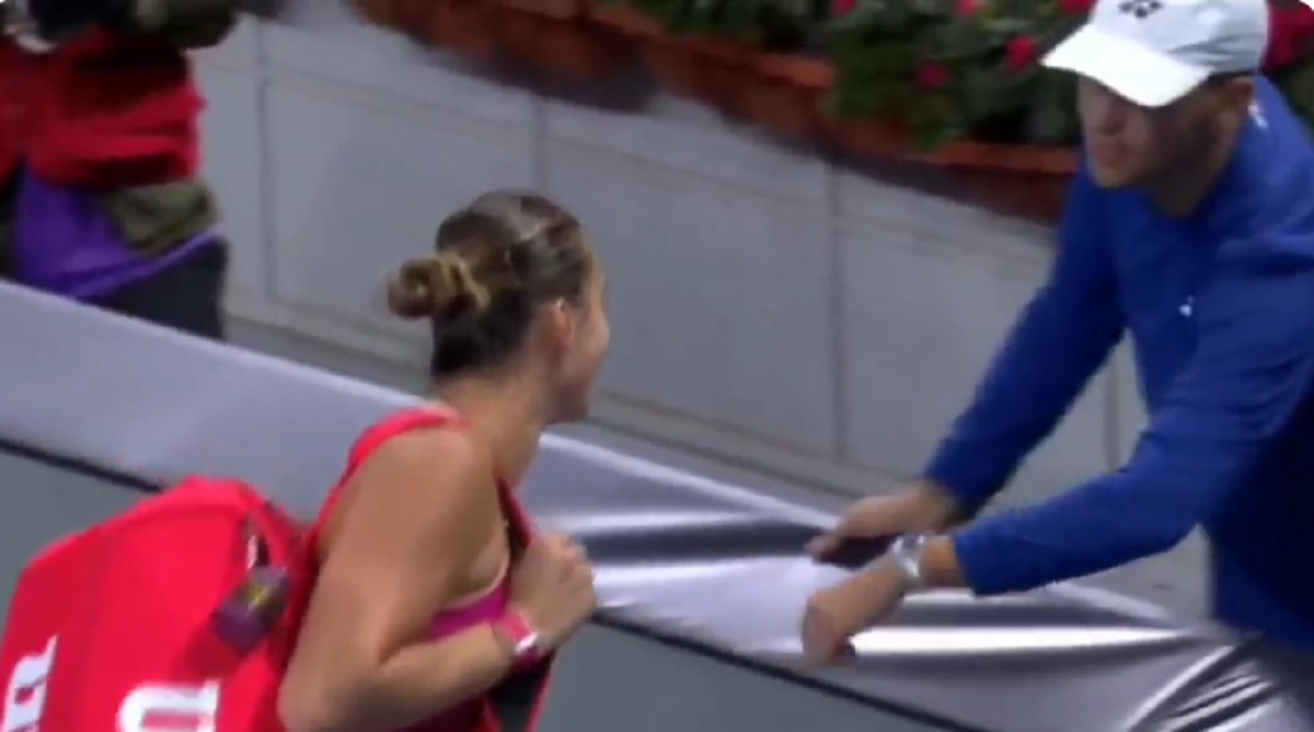 Aryna Sabalenka s-a dus la antrenorul Elenei Rybakina după înfrângerea de la Beijing! Gestul cu care liderul WTA i-a lăsat pe toți mască | VIDEO