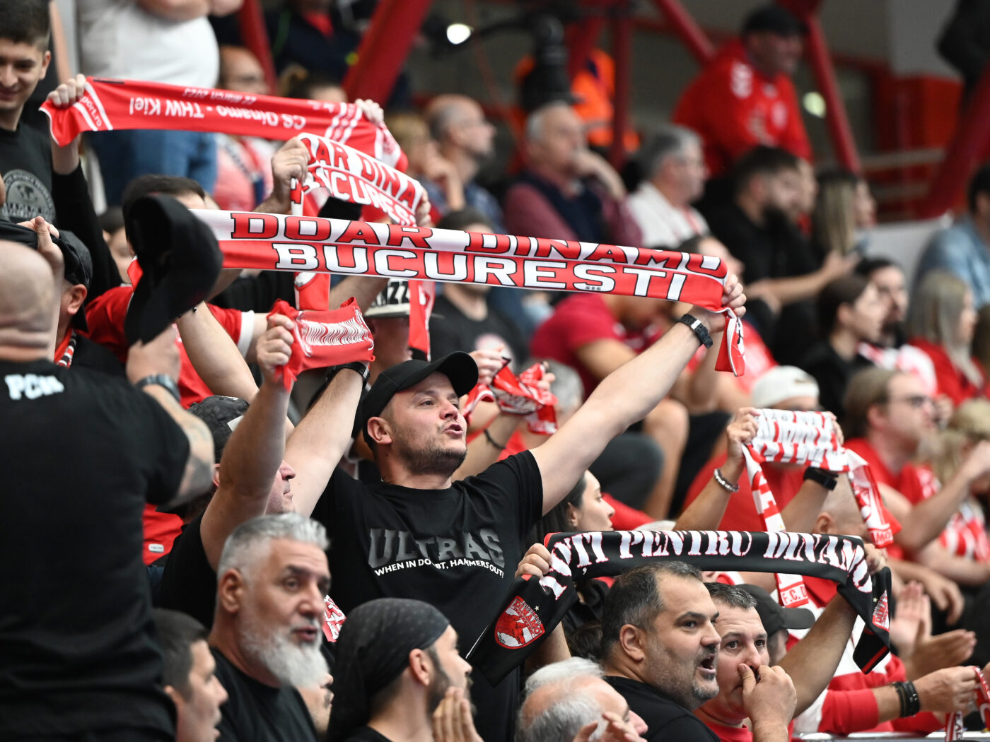 Dinamo joacă la concurență cu Real Madrid și Arsenal! „Examen” de cinci stele în Liga Campionilor, dar „dulăii” vor avea galerie în deplasare: „Pot schimba strategia oricând!”