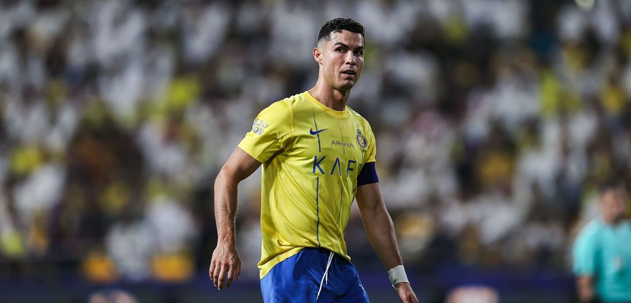 Cristiano Ronaldo ar putea primi 99 de lovituri de bici! Portughezul a încălcat legea din Iran, după ce a îmbrățișat și a sărutat o femeie