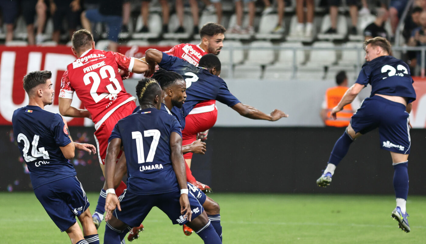 Jale mare la un club din Superliga! Antrenorul vrea să-și dea demisia, cel mai bun fotbalist s-a rupt și patronul nu mai înțelege nimic!