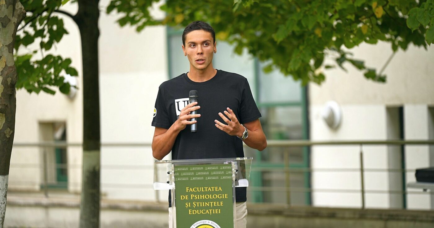David Popovici a ținut un discurs care i-a amuțit pe profesorii și studenții de la Facultatea de Psihologie și Științele Educației!