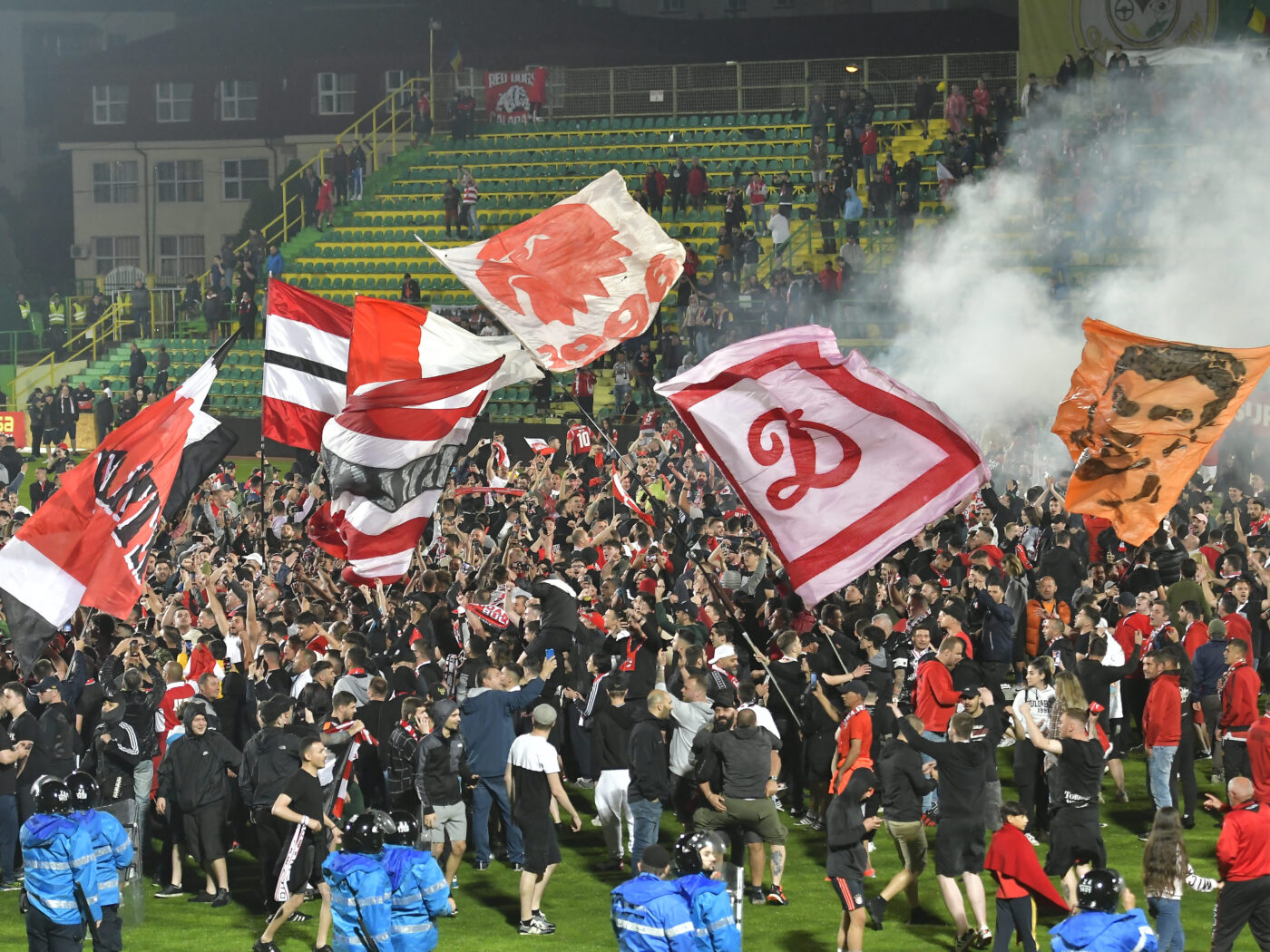 Dinamo mai umple stadioanele în România! Interes uriaș pentru meciul „câinilor”, iar conducerea a făcut anunțul: „Mâine dăm toate biletele!” | EXCLUSIV