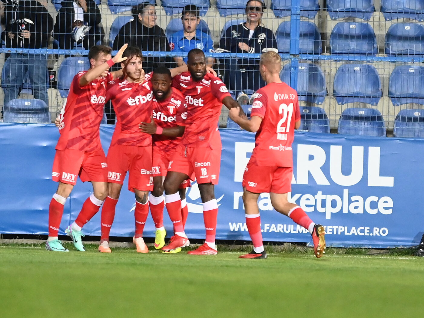 Fotbalistul care a „explodat” sub comanda lui Mircea Rednic e primul transfer pe care Rapid îl pregătește pentru titlu în iarnă!