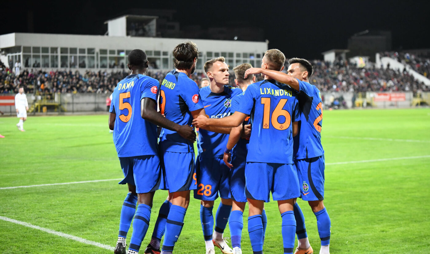 Scene incredibile în Botoşani – FCSB, după ce golul oaspeților a fost validat de VAR! Fanii au început să se certe între ei