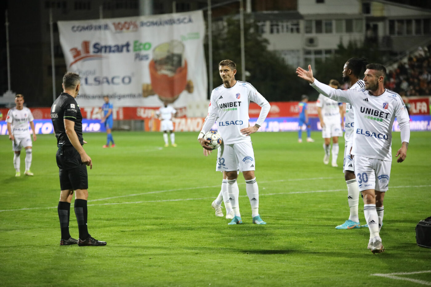 FCSB, ajutată să câștige chiar de omul pe care Mihai Stoica îl vrea scos din arbitraj! Oficialii de la CFR Cluj au cerut penalty pentru FC Botoșani: „Nu trebuie să se repete greșelile!”