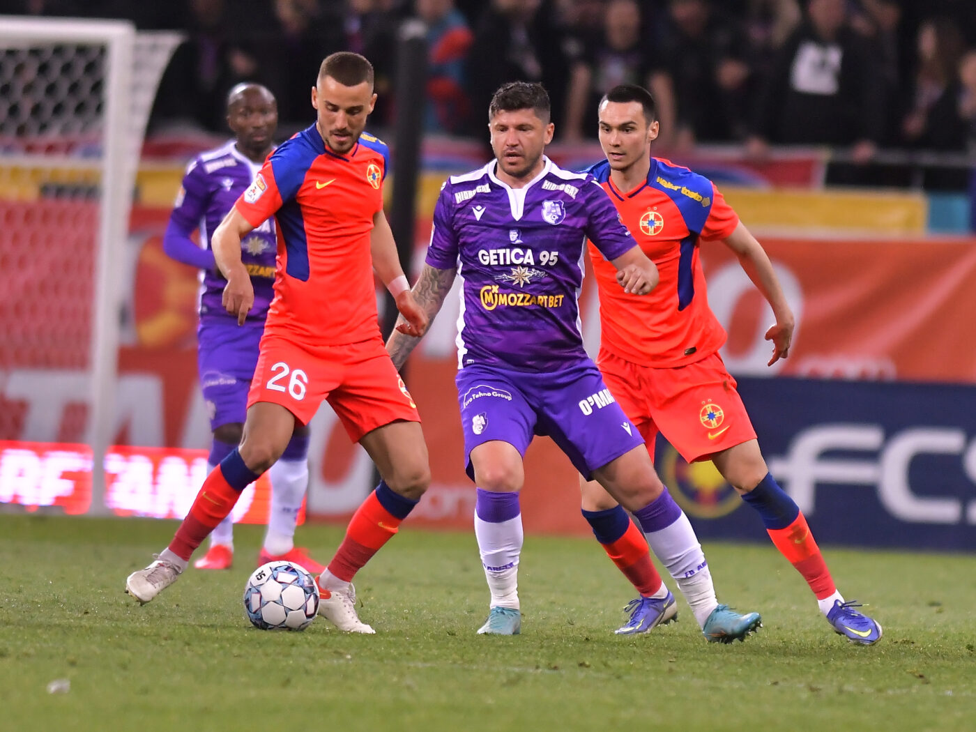 XXL Dodel! Cum arată Cristi Tănase după ce s-a lăsat de fotbal: fostul căpitan de la FCSB s-a îngrășat considerabil și e greu de recunoscut! | FOTO