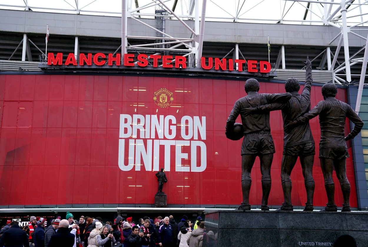 Familia Glazer a vândut 25% din Manchester United cu 1,5 miliarde de euro! Cine e acționarul minoritar care a plătit o avere pentru un sfert din clubul de pe Old Trafford