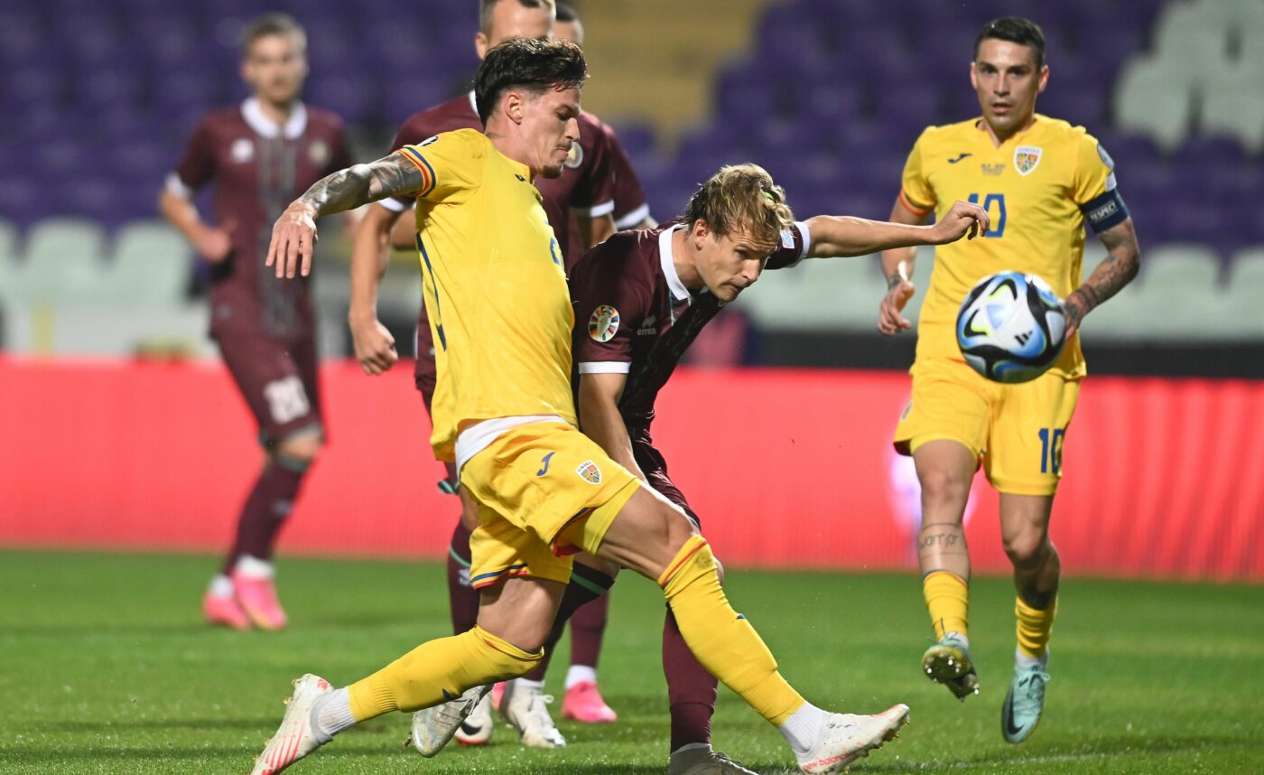 Faza controversată care poate costa România calificarea la EURO! Arbitrul nu a dat penalty și nu a cerut nici verificare VAR, deși hențul fotbalistului din Belarus e cât se poate de clar | VIDEO