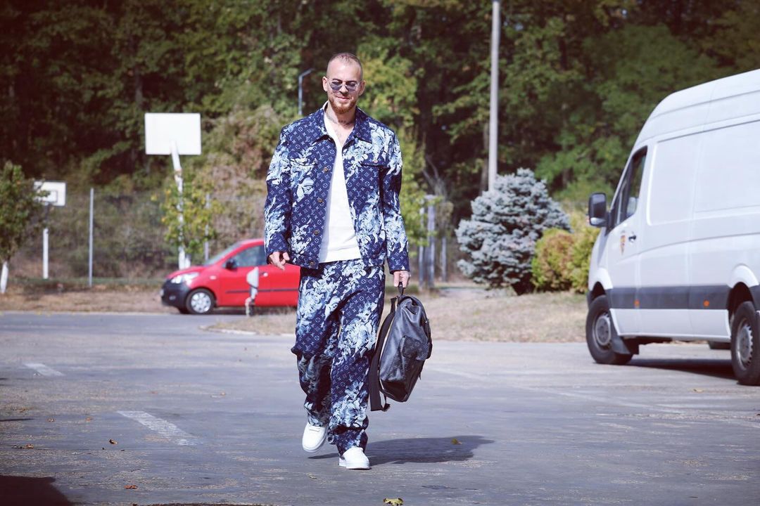 Fostul fotbalist de la Inter și AC Milan, mesaj pentru Denis Alibec după ce l-a văzut îmbrăcat într-o „pijama” de peste 3.000 de euro: „Să moară, să facă, să dreagă”