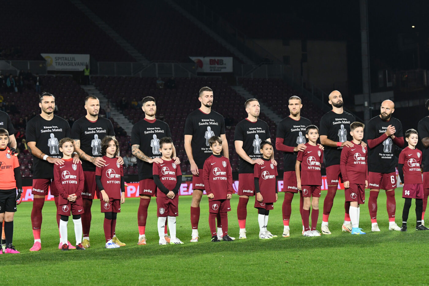 Fotbalistul „fantomă” de la CFR Cluj a apărut ca prin farmec pe teren! Ce zic oficialii ardelenilor despre vedeta plătită regește