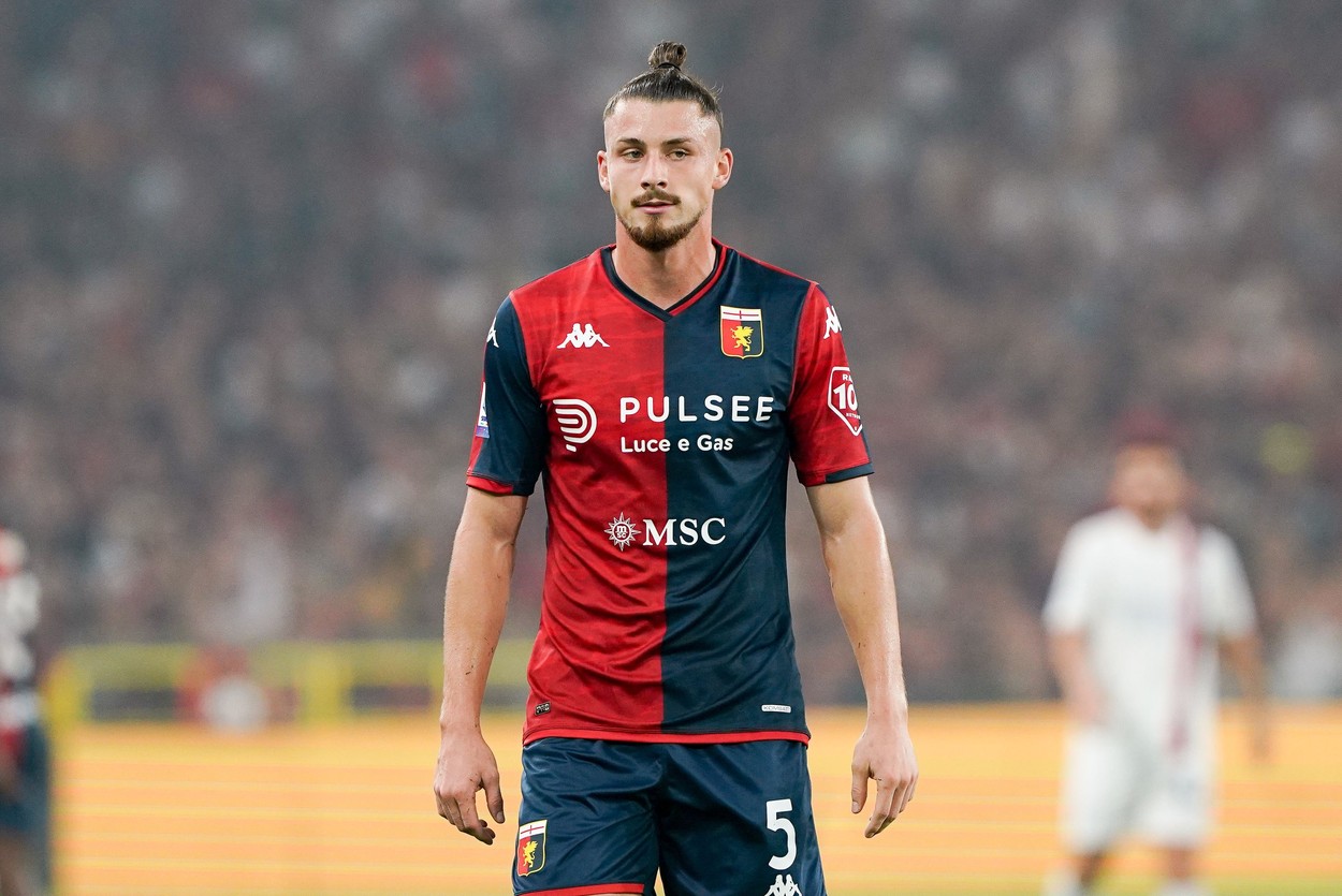 Tottenham Hotspur vrea să deturneze transferul lui Radu Drăgușin la AC Milan! Anunțul zilei vine din Italia