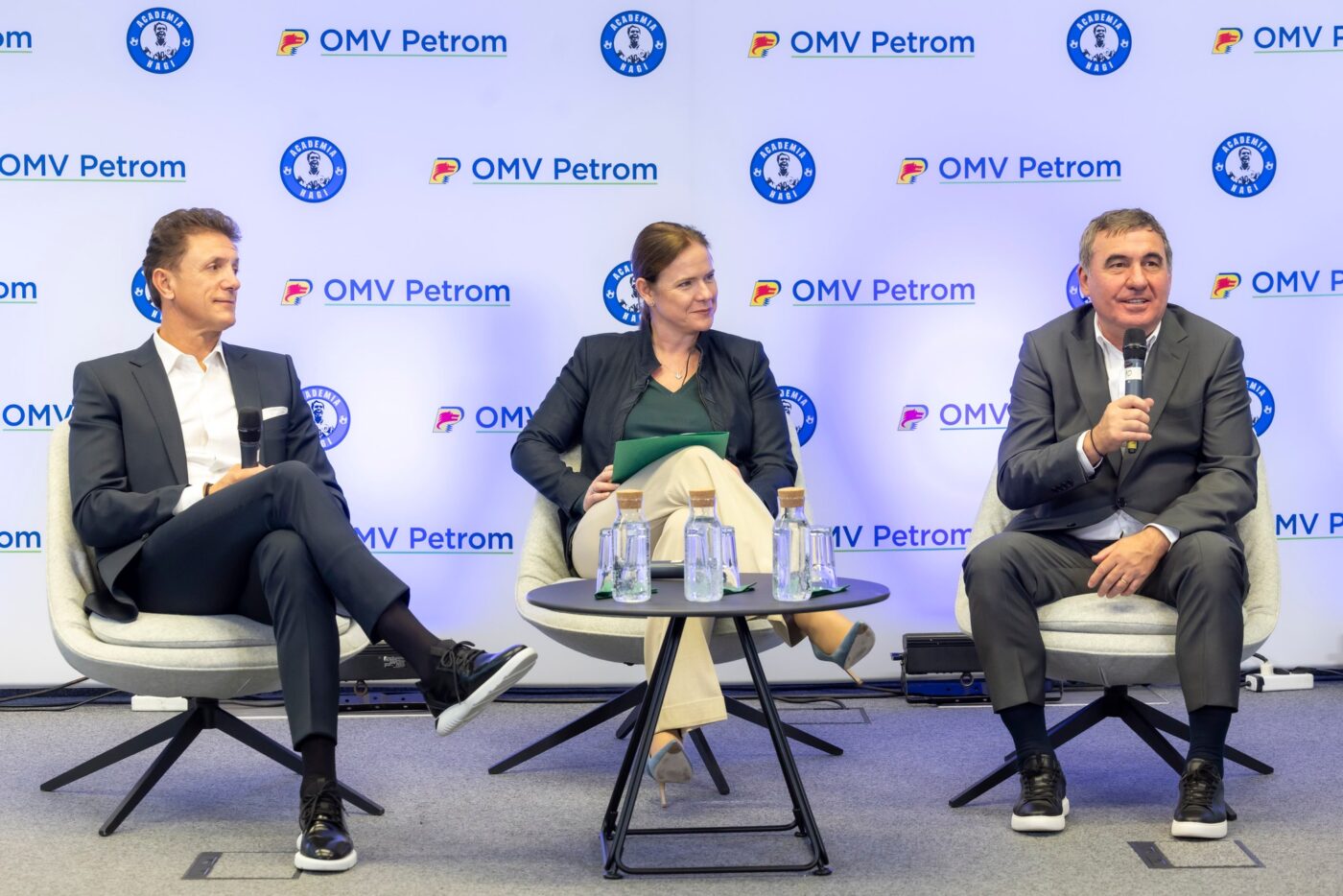 Gică Hagi a lansat o invitație în premieră după ce a dat lovitura financiară! „Regele”, cu zâmbetul pe buze după ce a fost chestionat de ProSport: „Trebuie să stai de vorbă cu mine!” | VIDEO