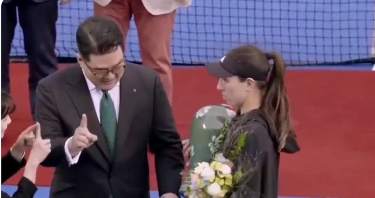 Momente bizare după ce Jessica Pegula a câștigat turneul de la Seul! Gestul controversat cu degetul făcut de numărul 4 WTA, chiar la îndemnul organizatorilor | VIDEO
