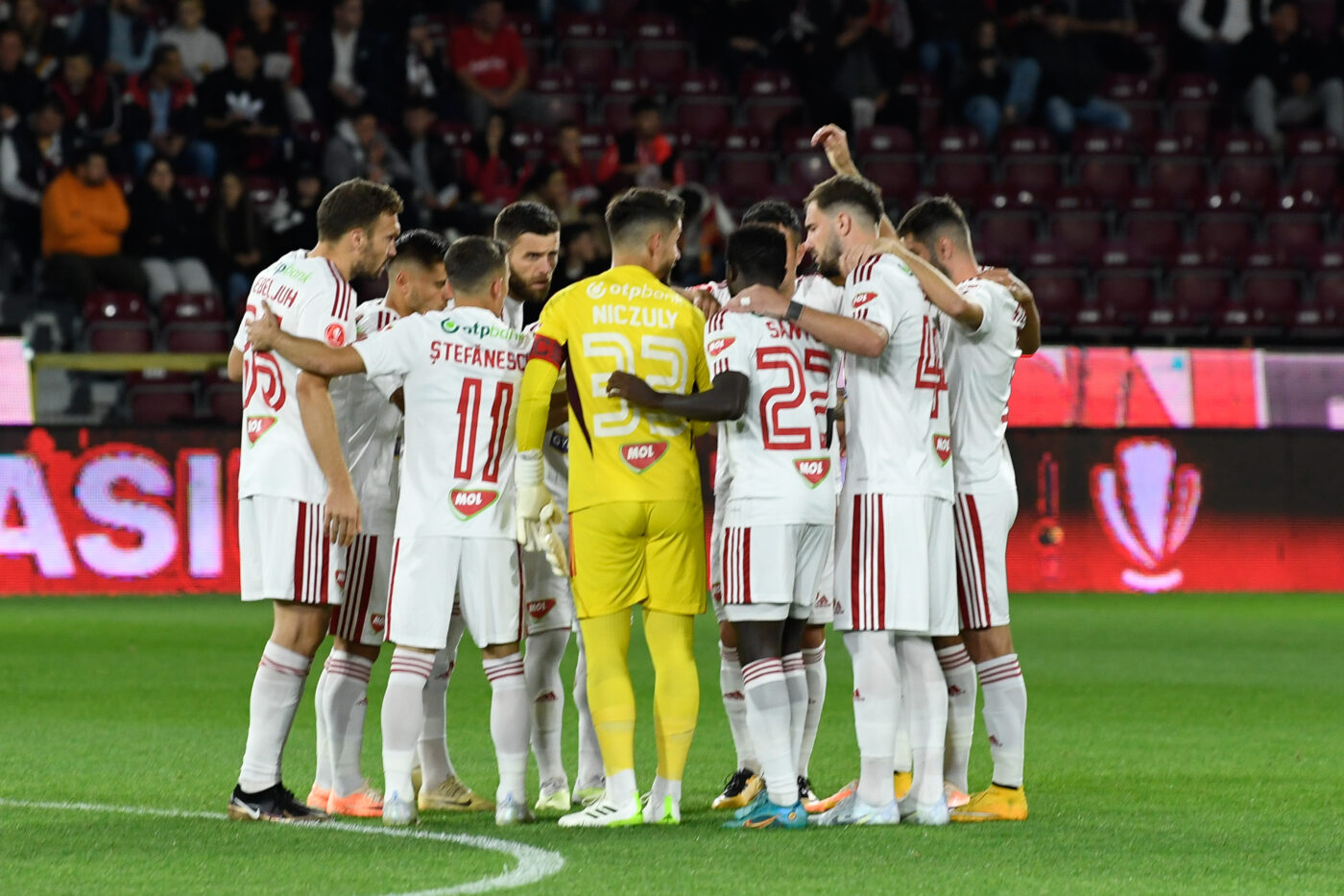 Jucătorii de la Sepsi OSK, desființați de oficialii clubului după înfrângerea cu CFR Cluj. „Ei sunt de vină, nu noi, nu antrenorii. Sunt fotbaliști acum, joacă doar în Europa!”