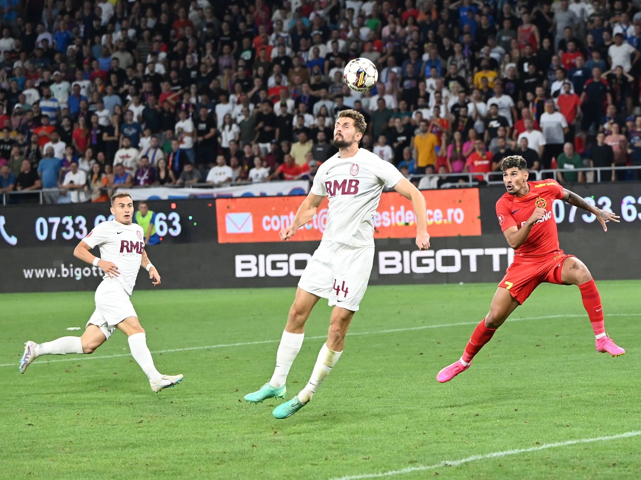LPF a exclus FCSB și CFR! Cum arată echipa ideală a etapei a 13-a din Superliga