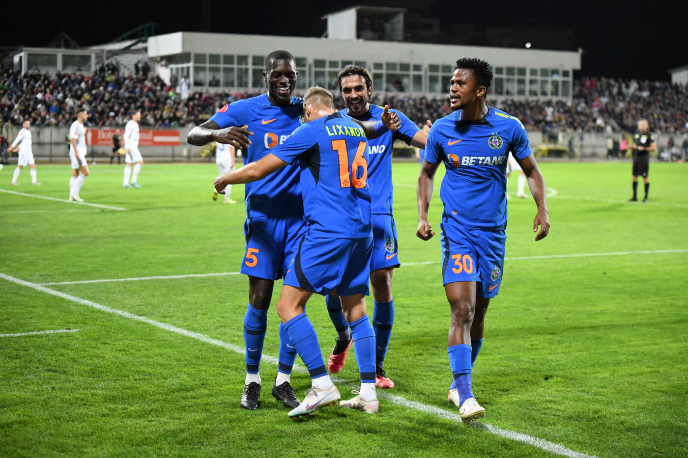 Cine sunt oamenii care l-au ajutat pe noul fotbalist favorit al lui Gigi Becali atunci când nu juca deloc la FCSB! „E o atmosferă foarte bună”