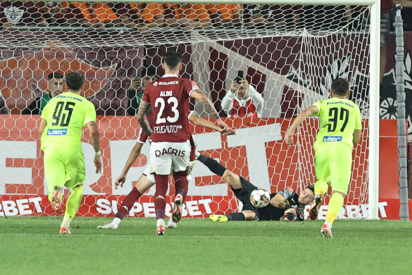 Portarul lui Poli Iași a explicat cum a reușit să-l anihileze pe Albion Rrahmani după 2-3 cu Rapid: „Știam că așa va executa!”