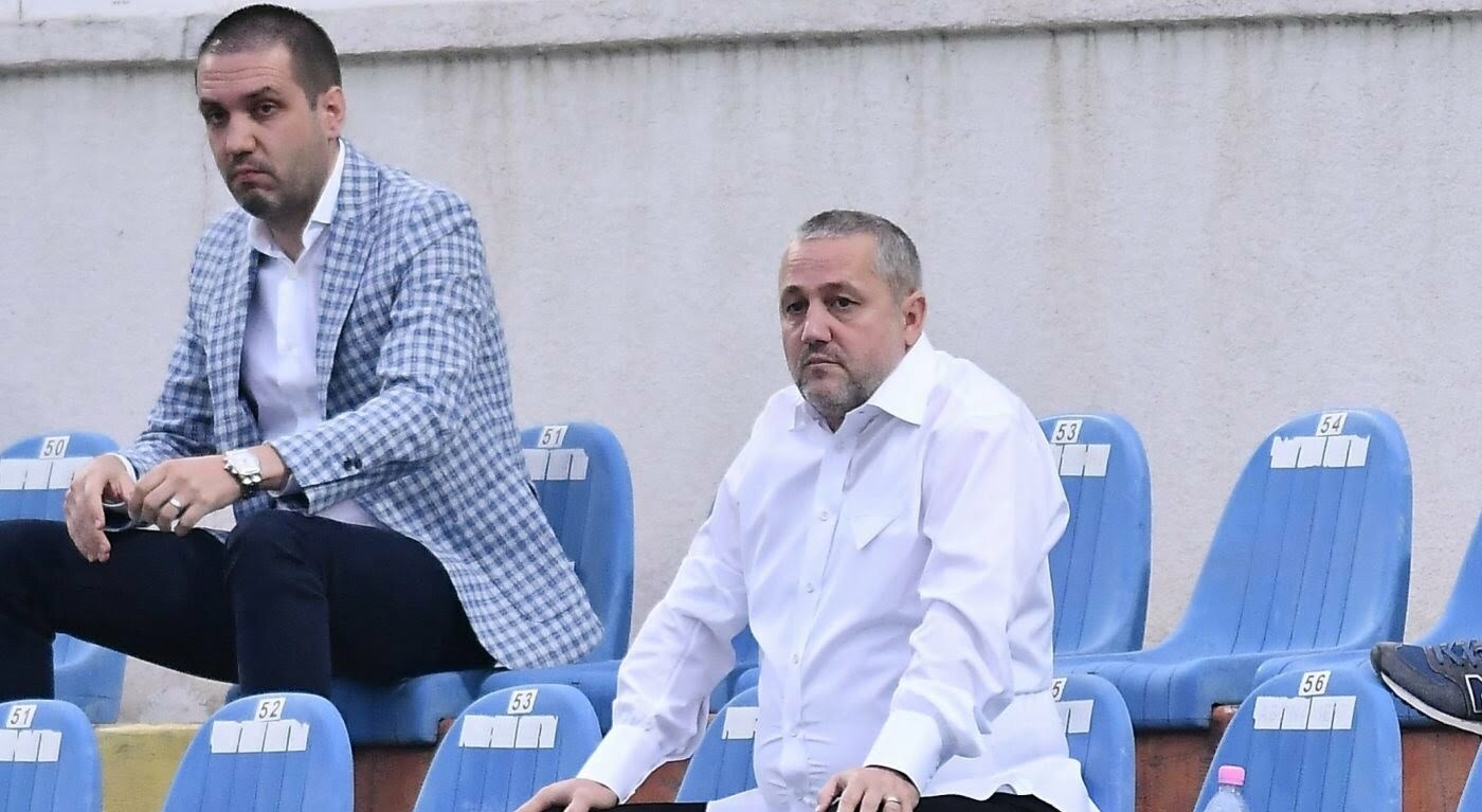 Revolta fanilor de la Universitatea Craiova împotriva patronului Mihai Rotaru! Ce au început să strige suporterii oltenilor după ce Petrolul a făcut 2-0 în Bănie