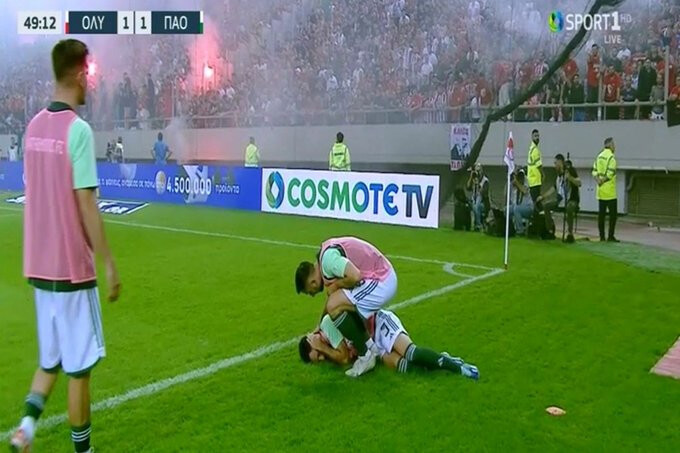 Scandal uriaș în Grecia! Meciul Olympiakos – Panathinaikos, întrerupt definitiv! Un jucător a fost rănit, iar haosul a început în minutul 50 | FOTO
