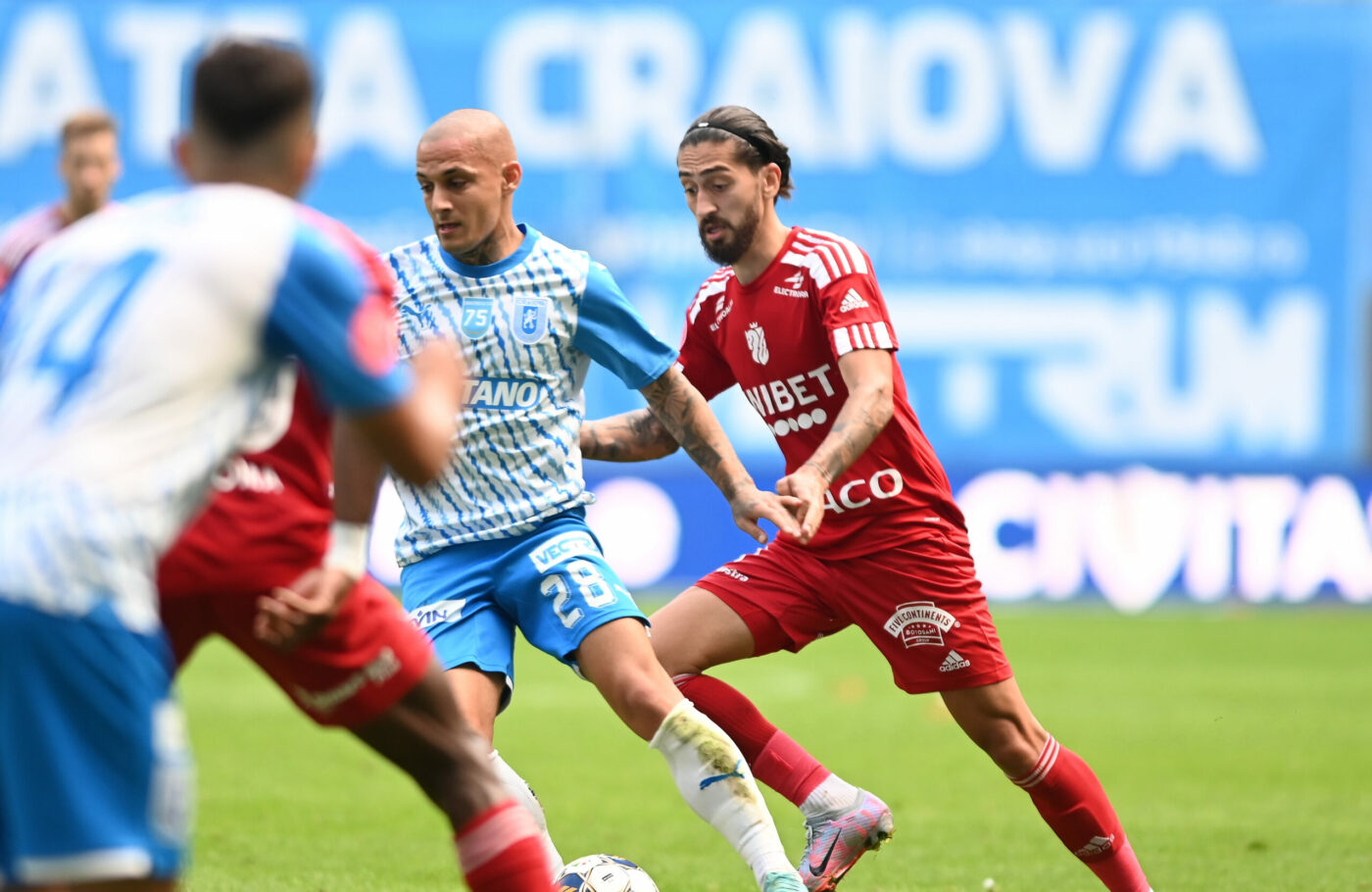 Romario Benzar a încercat să pară optimist, dar Eduard Florescu a distrus tot în calea lui după Universitatea Craiova – FC Botoșani, 5-1: „Trebuie să ne schimbăm toți, mereu ne încurajăm și rămânem cu încurajările! Îmi e rușine să ies pe stradă”