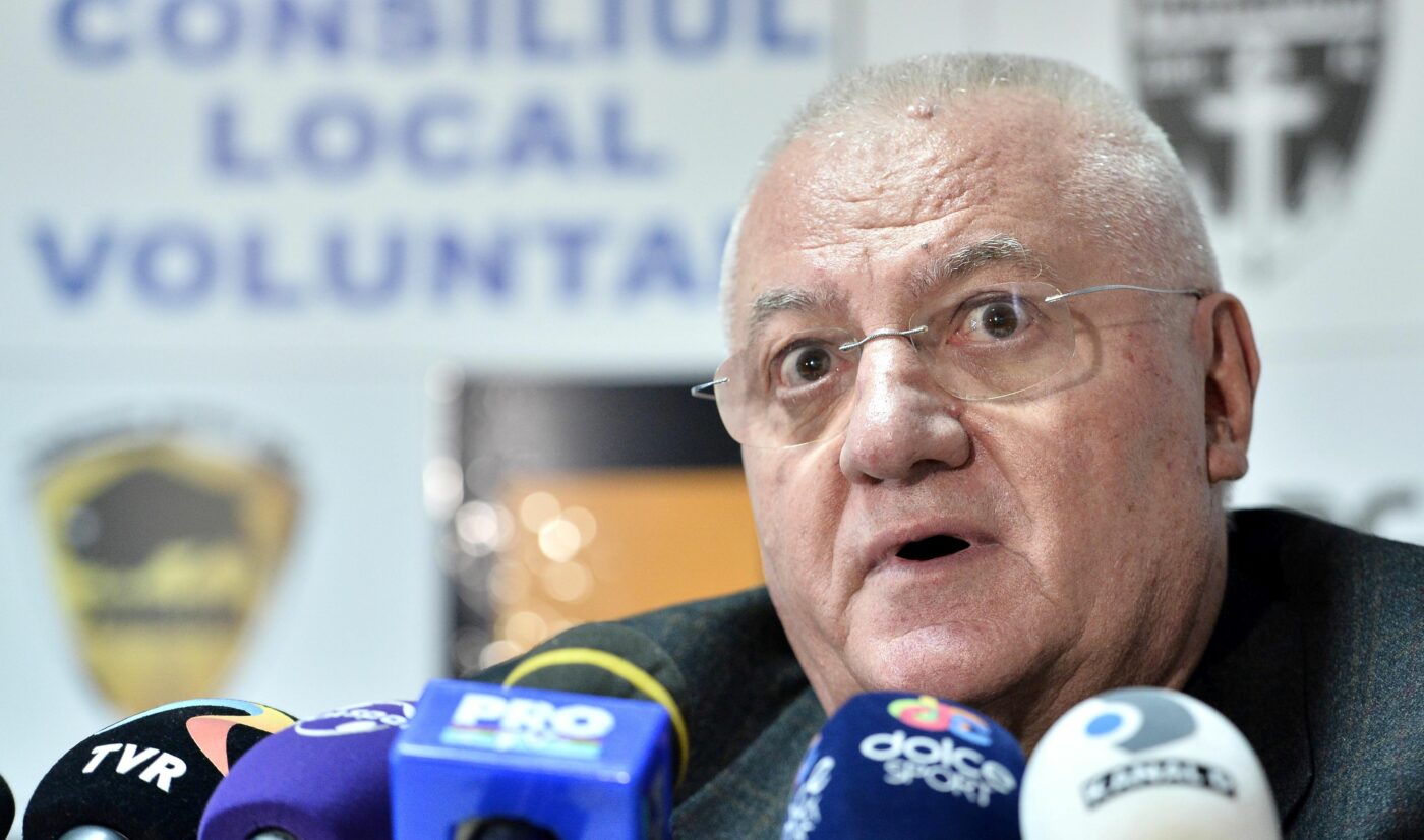 Dumitru Dragomir susține că el și Mircea Sandu sunt umiliți de cei din FRF: „Băi, să ne dea pe bani!”