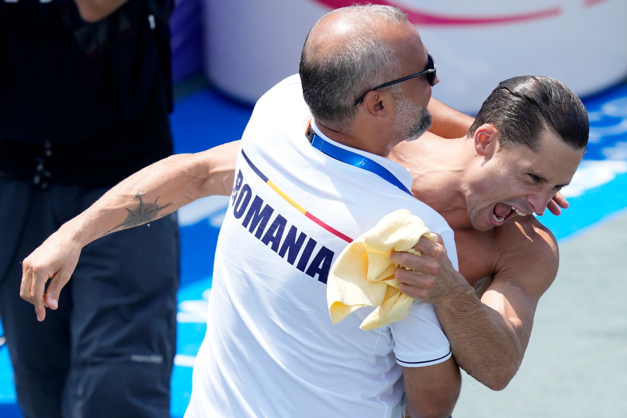 Un campion mondial în natație, umilit la Bacău! Constantin Popovici impresionează la marile competiții de sărituri în apă și este tratat ca un nimeni de autoritățile locale: „Politicienii au intrat cu excavatorul” | EXCLUSIV