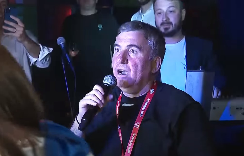 Motivul incredibil pentru care Gică Hagi a plecat de la logodna lui Ianis Hagi la ora 19, înaintea celorlalți invitați! „Regele” demonstrează încă o dată mentalitatea care l-a adus atât de sus