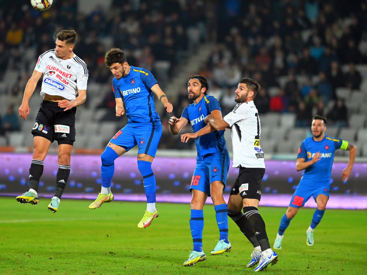 Fotbalistul care era considerat de Gigi Becali „noul Pintilii” la FCSB a dat verdictul în lupta la titlu din Superliga: „Echipa e pe val!”. Momentul care s-ar putea dovedi decisiv. EXCLUSIV