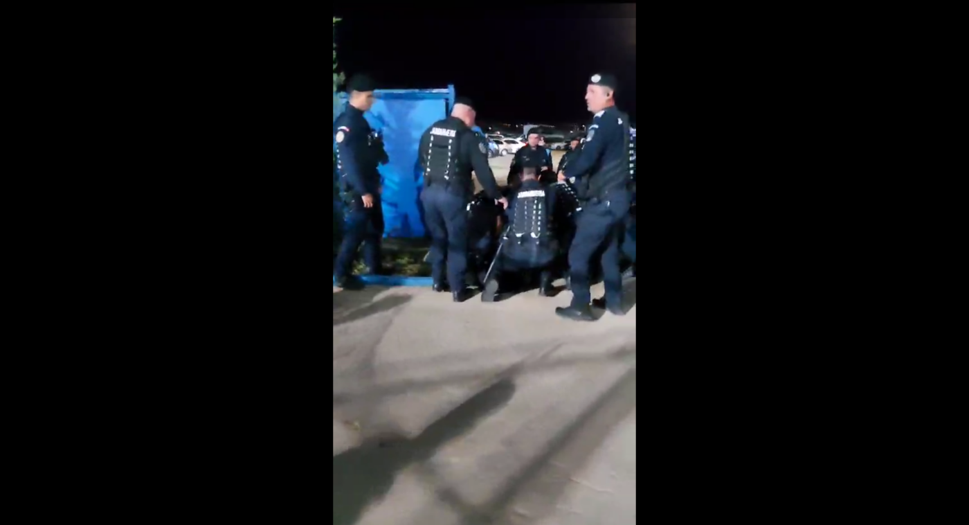 S-a lăsat cu cătușe după Farul – U Cluj: jandarmii au intervenit în forță la finalul partidei! Ce s-a întâmplat | VIDEO