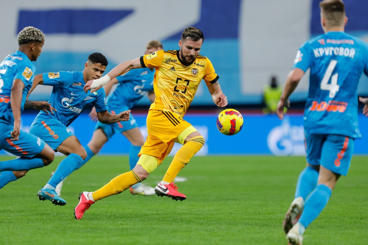 Portretul atacantului cât un „munte” care negociază transferul la Rapid: Djordje Despotovic a ajuns în The Sun după o gafă a clubului, Kvaratskhelia l-a servit cu cele mai tari pase și a mai fost dorit în Superliga, în urmă cu zece ani | SPECIAL