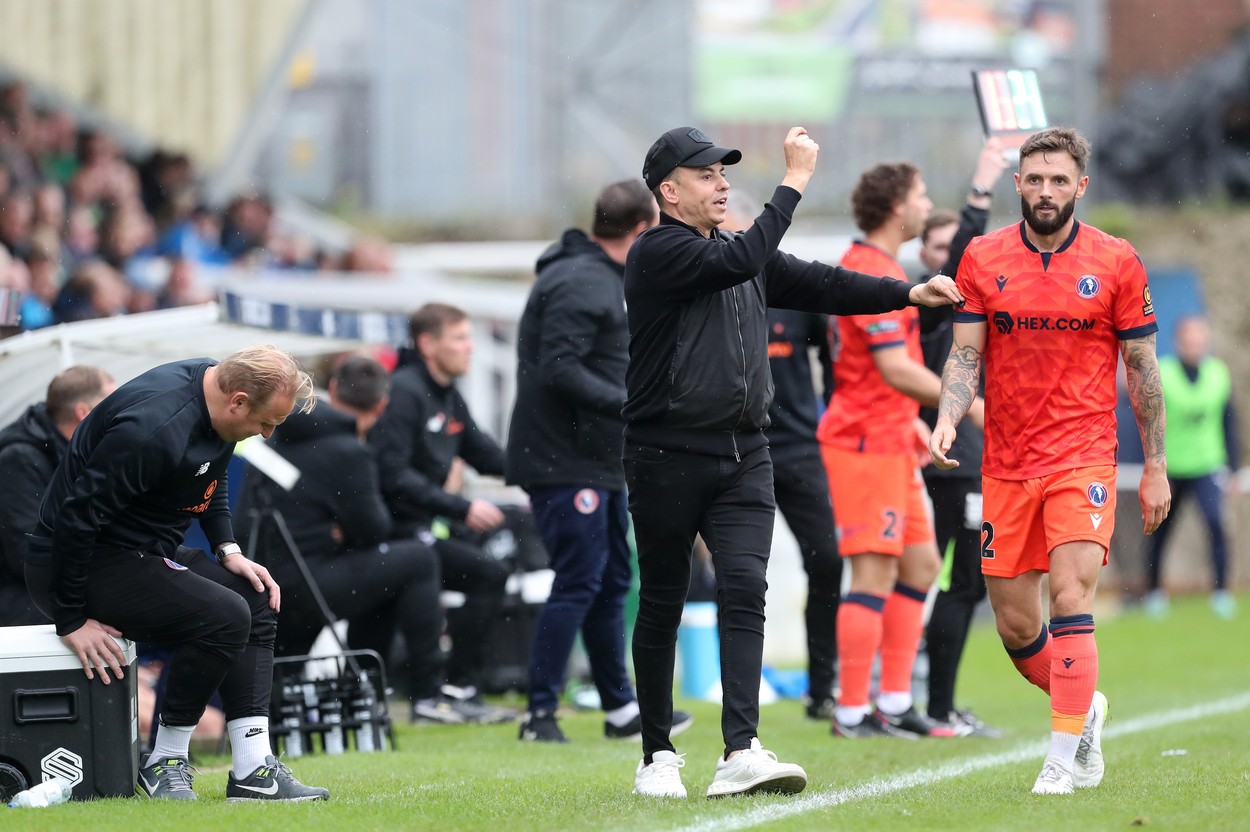 Patronul-antrenor, plin de nervi după ce echipa sa a fost eliminată din FA Cup. Și-a spulberat de tot fotbaliștii: „Jucători nenorociți și de c***t!” | VIDEO