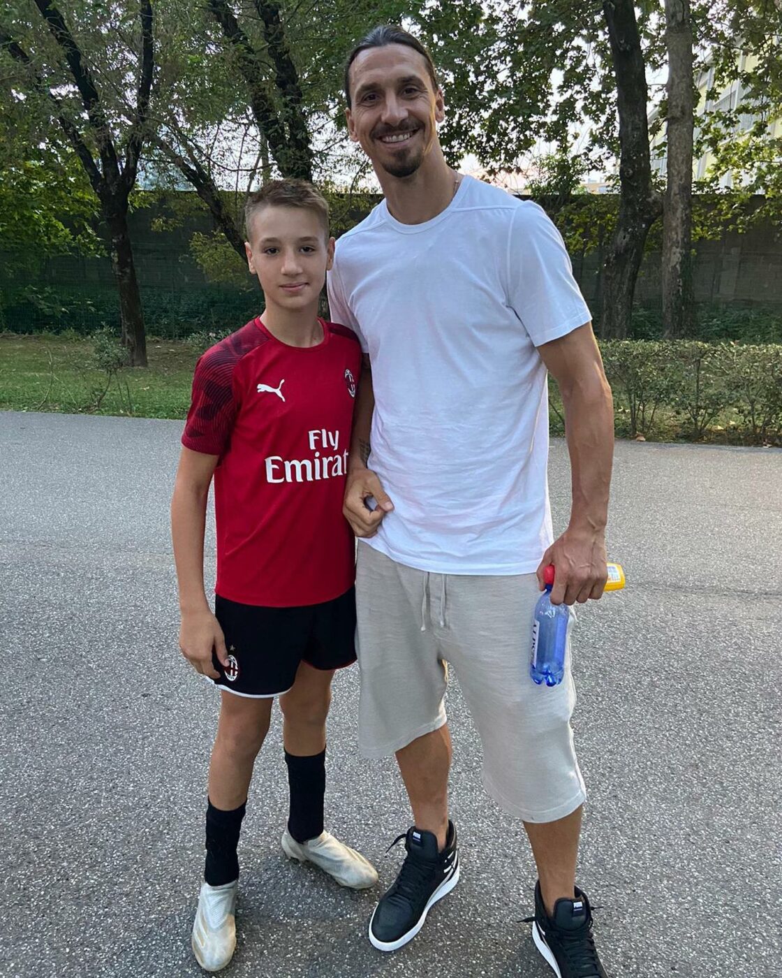 AC Milan e la un pas să scrie istorie: noul fenomen al „diavolilor” poate deveni cel mai tânăr jucător care debutează în Serie A, la doar 15 ani!