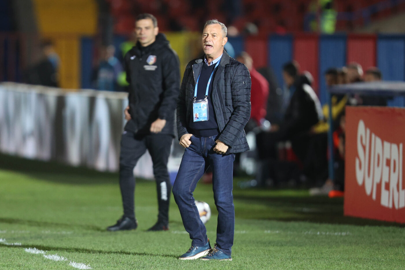 Cum a trăit Mircea Rednic faza care a adus victoria echipei sale în UTA Arad – Dinamo 2-1: „N-am putut să mă uit! Sunt un antrenor fericit”. Mesaj dur pentru „câini”: „Dacă rămâneam, nu retrogradau!”