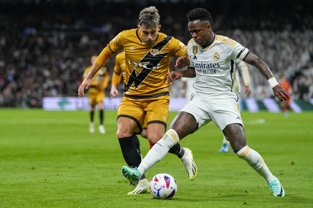 Andrei Rațiu, debut de senzație în La Liga! L-a făcut pe Vinicius Junior să pară un nimeni în derby-ul cu Real Madrid de pe Santiago Bernabeu: „L-a anihilat! E în buzunarul lui”