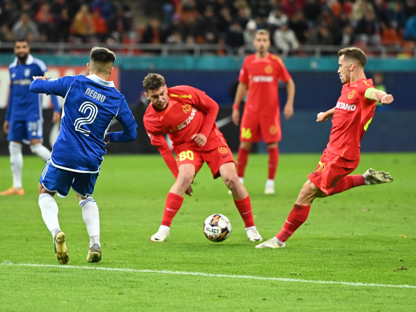 FCSB – FC U Craiova 2-1, în etapa a 16-a din Superliga | Victorie în inferioritate numerică și roș-albaștrii revin pe primul loc în clasament!