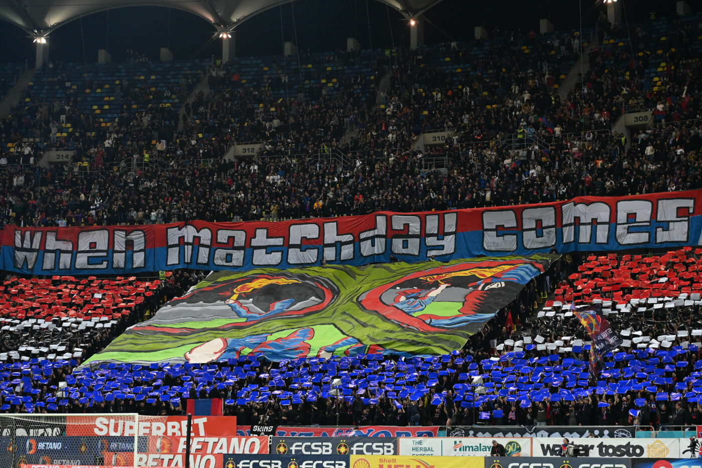 S-a întrecut orice limită: derapaj rasist grobian al fanilor FCSB la meciul cu Rapid! Bannerul care va aduce sigur suspendarea terenului pentru echipa lui Gigi Becali | FOTO