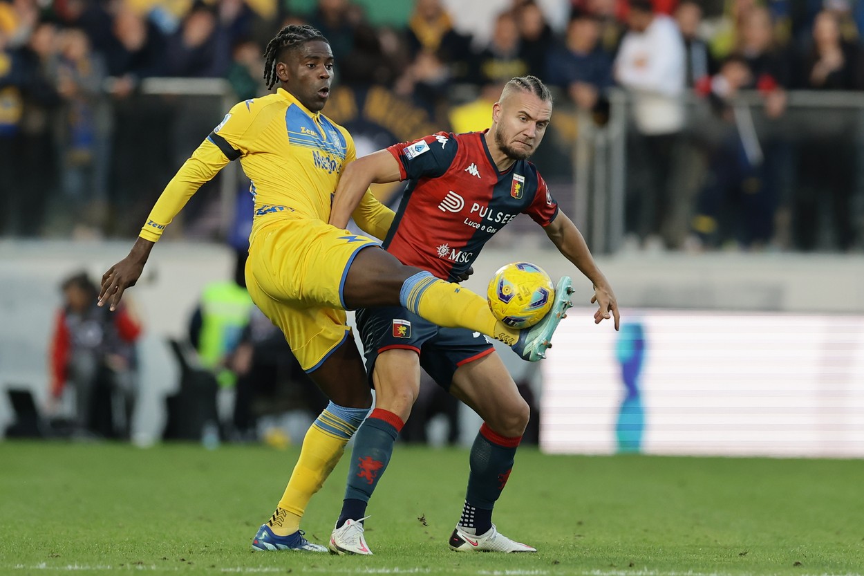 Genoa a pierdut cu Frosinone, iar George Pușcaș a fost aspru criticat de italieni. „Eroare impardonabilă!” Ce notă a luat atacantul