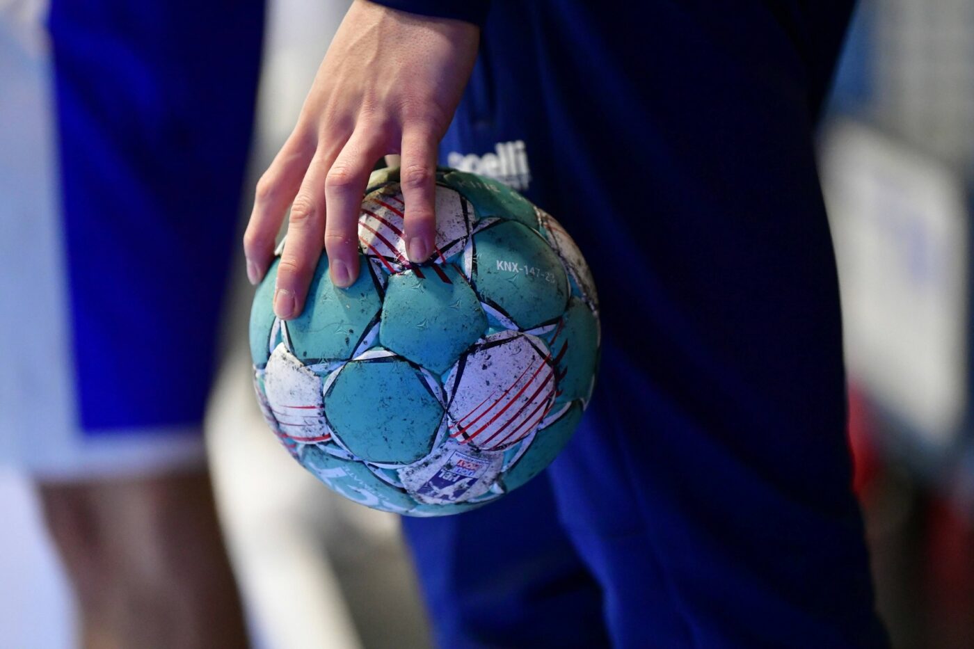 Gol cum vezi o dată în viață! Seară de coșmar în Europa pentru cel mai ghinionist portar. Colegii lui și-au pus mâinile în cap când au văzut ce se întâmplă | VIDEO