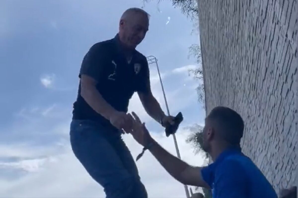 Imaginile groazei: fotbaliștii Israelului, baricadați pe autostradă de teama bombardamentului. Federația a făcut public totul | VIDEO