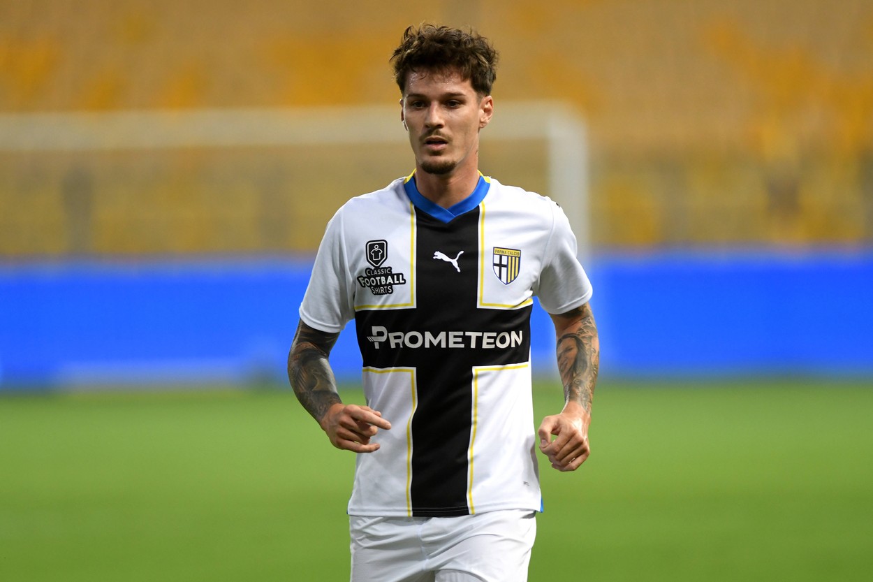 Anunț despre plecarea lui Dennis Man de la Parma. Impresarul Victor Becali, reacție despre transferul fotbalistului